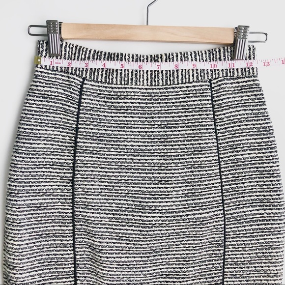 Tweed-like pencil skirt with gold zipper at the back, size XS - Picture 5 of 6